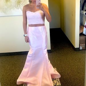 Junior prom dress- beautiful and comfy!